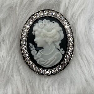 VINTAGE Cameo Oval Brooch Pin Black & White Cameo Silver Tone Metal Rhinestone